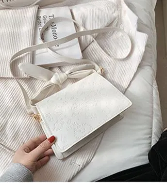 PB131 White Decorated Purse